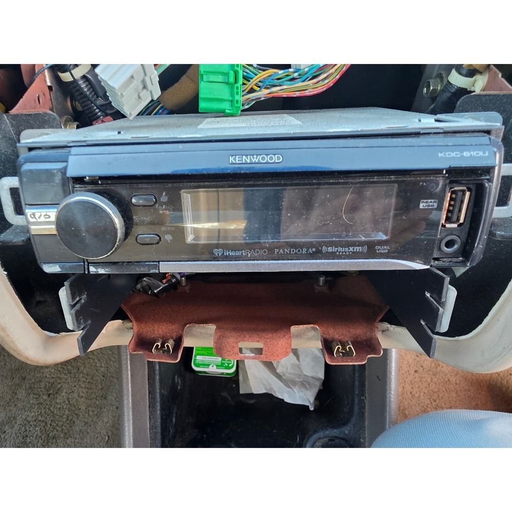 Kenwood KDC-610U Car Stereo CD Receiver USB AUX SiriusXM Pandora iHeartRadio